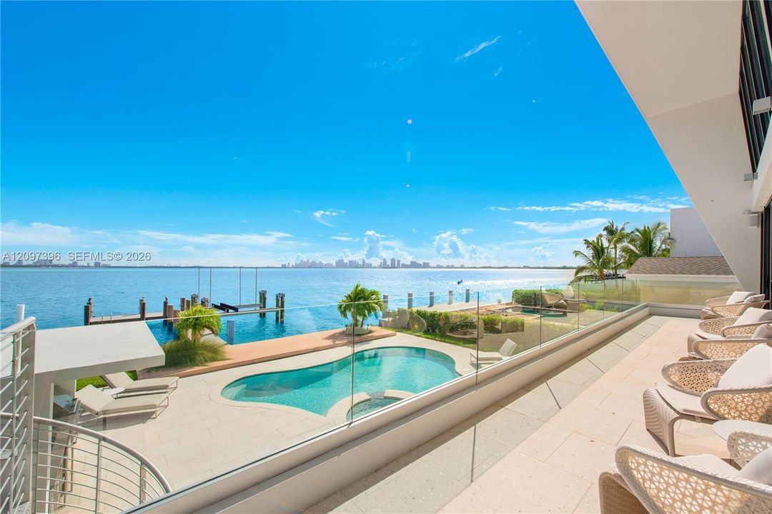For Rent: $75,000 (6 beds, 5 baths, 7129 Square Feet)