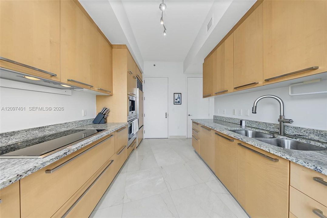 В аренду: $6,300 (2 спален, 2 ванн, 1435 Квадратных фут)