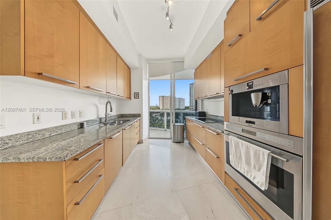 В аренду: $6,300 (2 спален, 2 ванн, 1435 Квадратных фут)