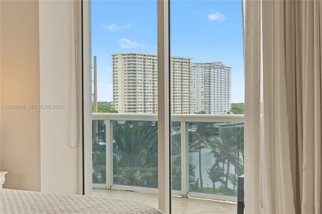 В аренду: $6,300 (2 спален, 2 ванн, 1435 Квадратных фут)