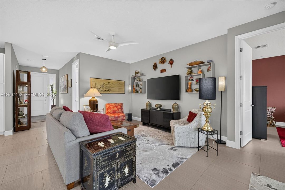 En Venta: $425,000 (2 camas, 2 baños, 1508 Pies cuadrados)
