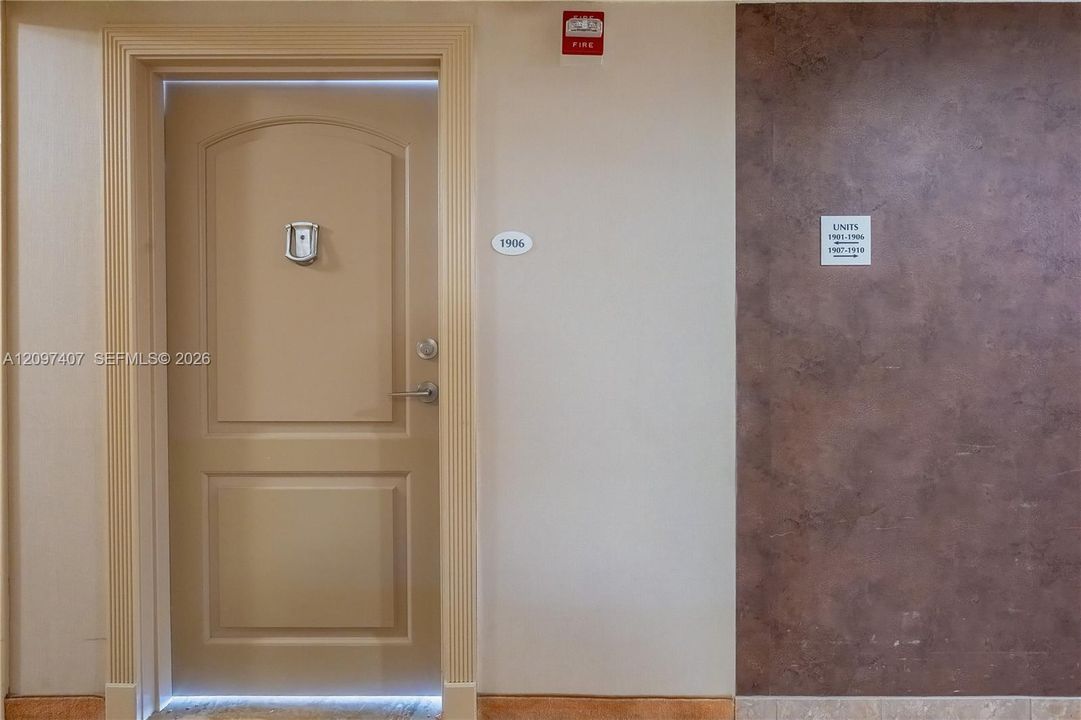 На продажу: $435,000 (2 спален, 2 ванн, 1092 Квадратных фут)