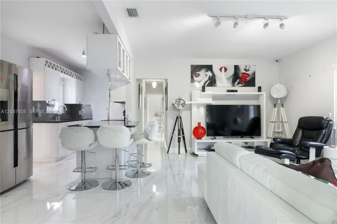 For Sale: $471,500 (3 beds, 1 baths, 880 Square Feet)