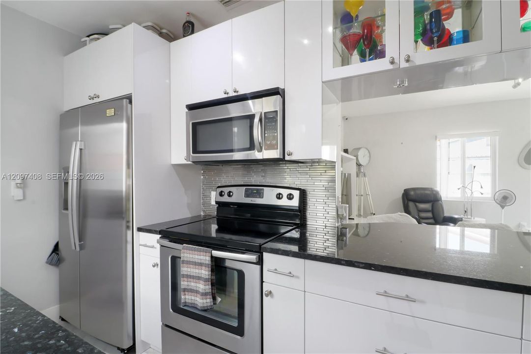 For Sale: $471,500 (3 beds, 1 baths, 880 Square Feet)