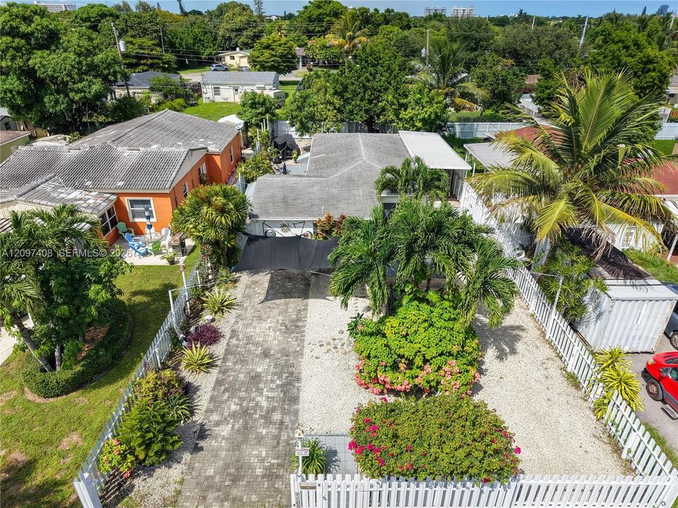 For Sale: $471,500 (3 beds, 1 baths, 880 Square Feet)