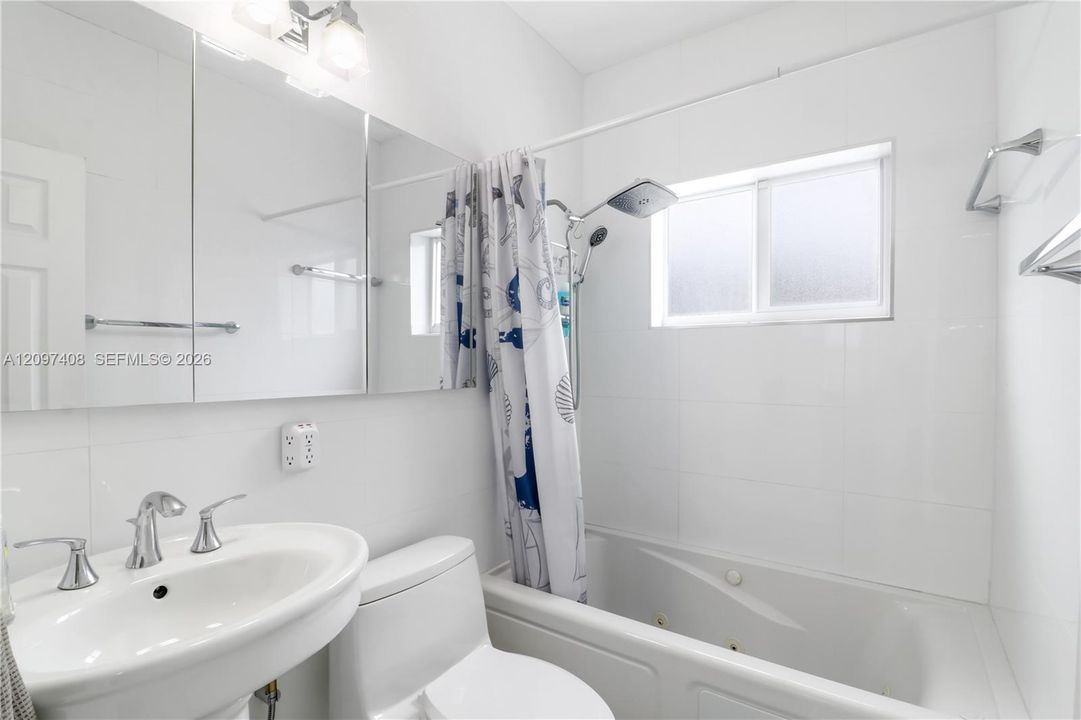 For Sale: $471,500 (3 beds, 1 baths, 880 Square Feet)