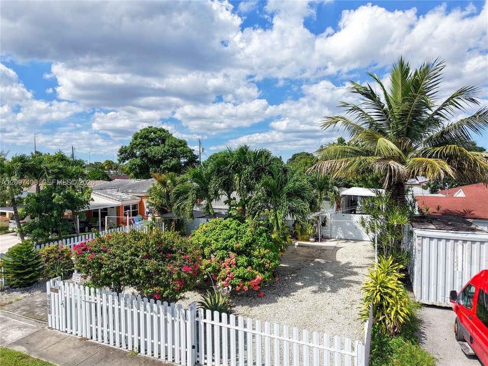 For Sale: $471,500 (3 beds, 1 baths, 880 Square Feet)