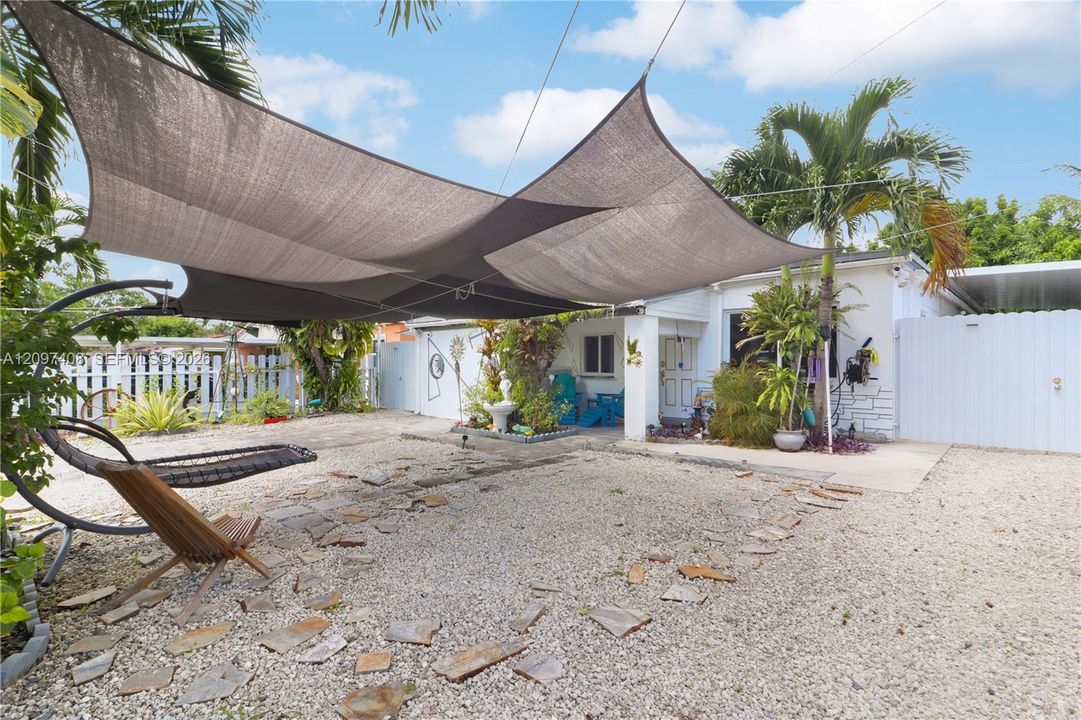 For Sale: $471,500 (3 beds, 1 baths, 880 Square Feet)