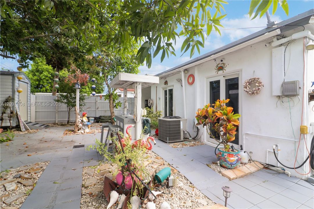 For Sale: $471,500 (3 beds, 1 baths, 880 Square Feet)