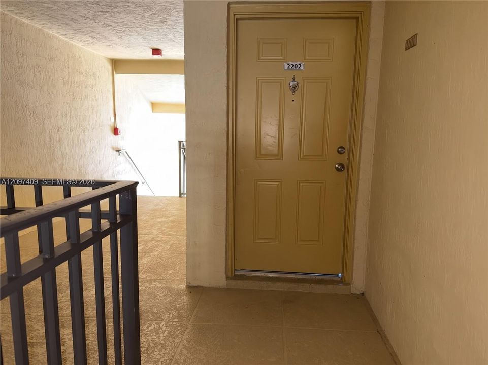 For Sale: $175,000 (1 beds, 1 baths, 813 Square Feet)
