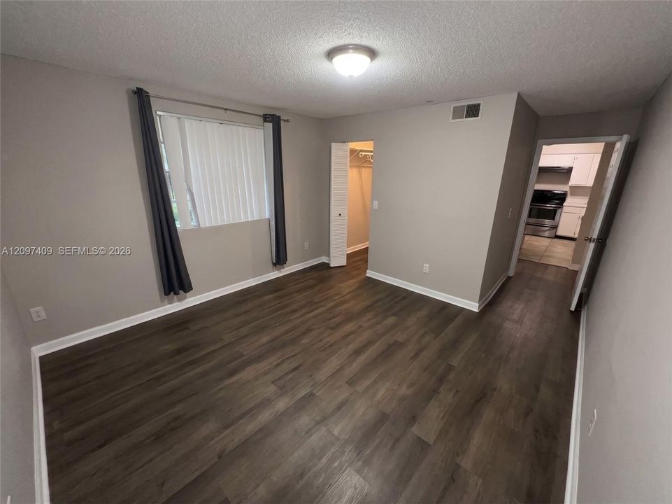 For Sale: $175,000 (1 beds, 1 baths, 813 Square Feet)