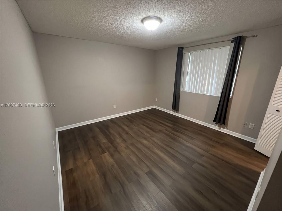 For Sale: $175,000 (1 beds, 1 baths, 813 Square Feet)
