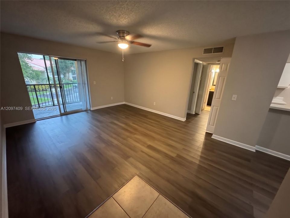For Sale: $175,000 (1 beds, 1 baths, 813 Square Feet)