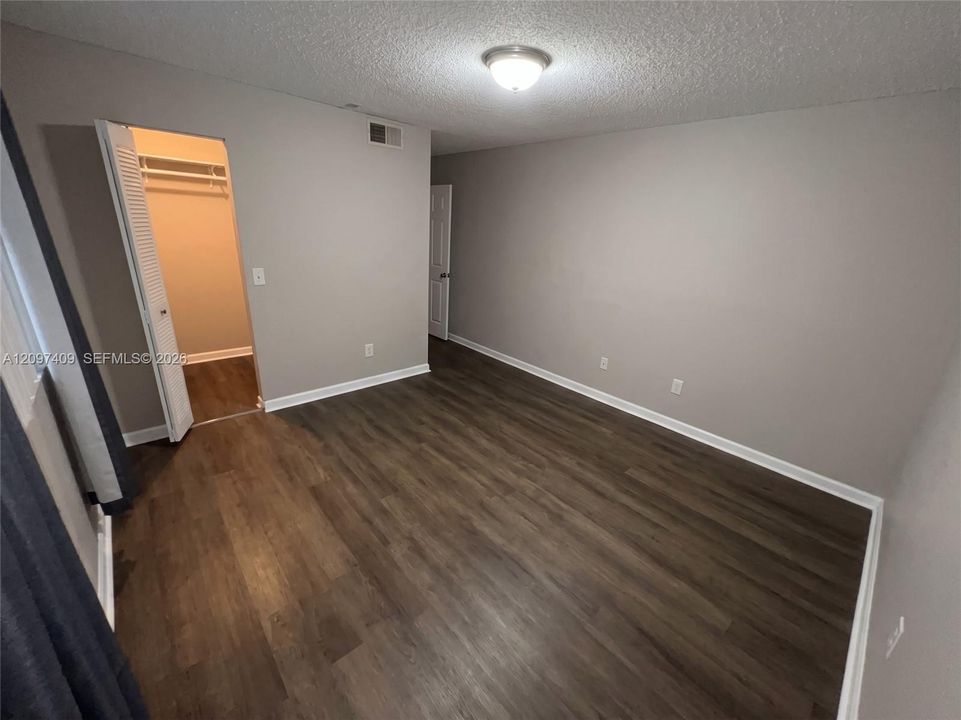 For Sale: $175,000 (1 beds, 1 baths, 813 Square Feet)