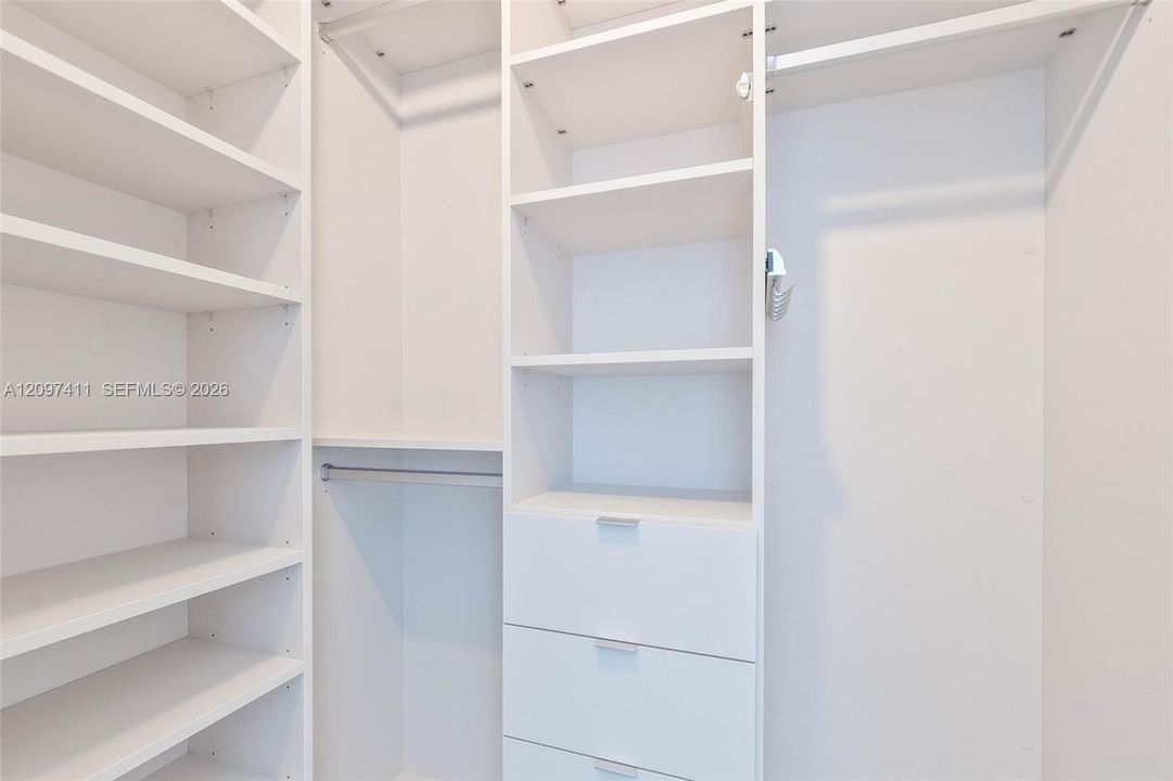 For Rent: $25,000 (3 beds, 3 baths, 1963 Square Feet)