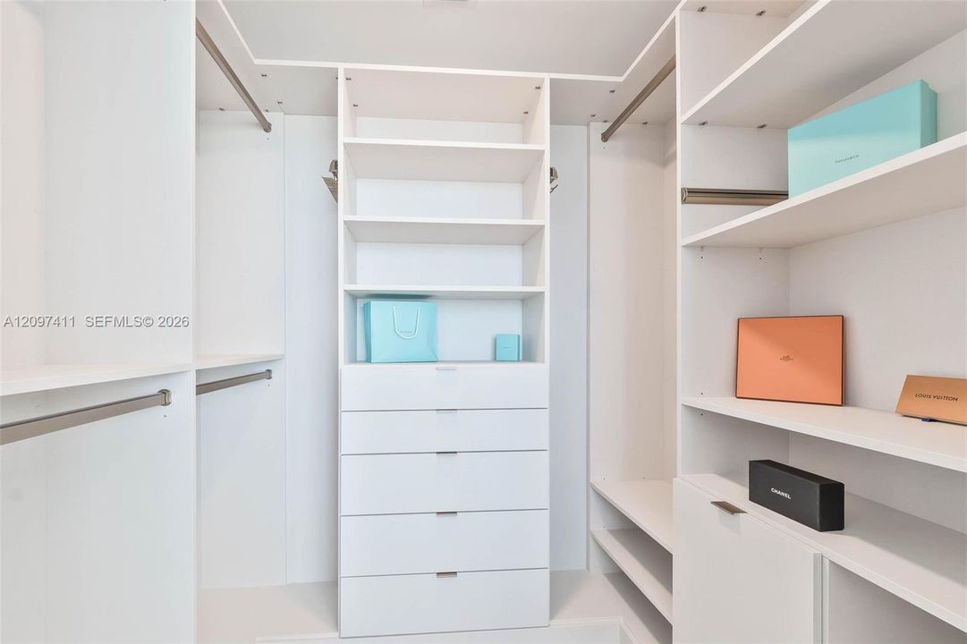 For Rent: $25,000 (3 beds, 3 baths, 1963 Square Feet)