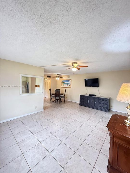 For Rent: $1,450 (1 beds, 1 baths, 684 Square Feet)