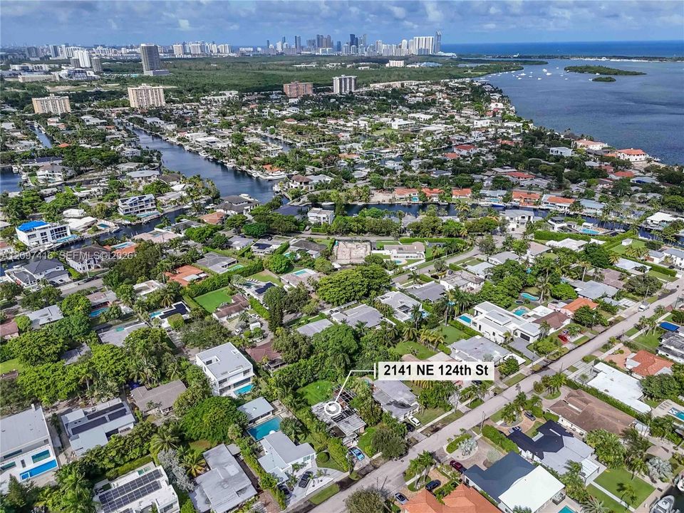 На продажу: $1,375,000 (2 спален, 2 ванн, 2074 Квадратных фут)