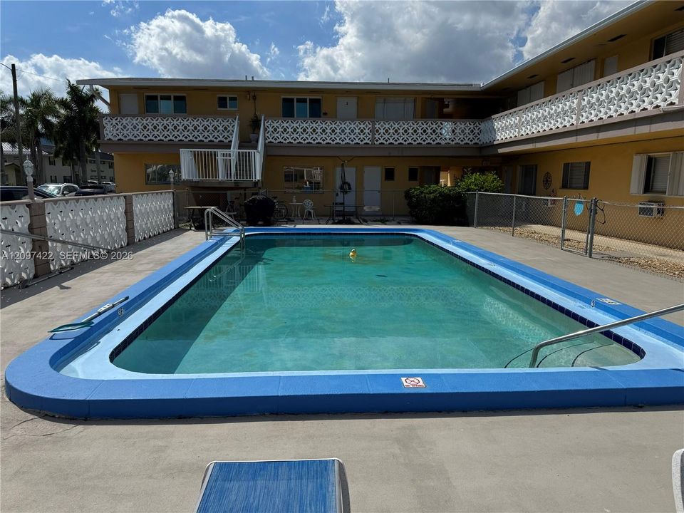 For Sale: $235,000 (2 beds, 2 baths, 1000 Square Feet)