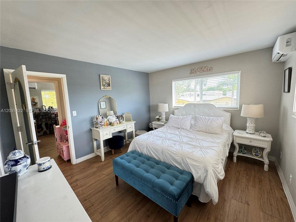 For Sale: $235,000 (2 beds, 2 baths, 1000 Square Feet)