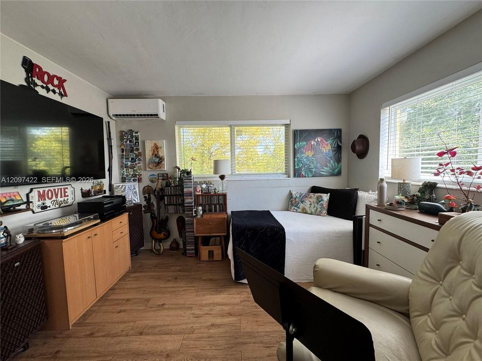 For Sale: $235,000 (2 beds, 2 baths, 1000 Square Feet)