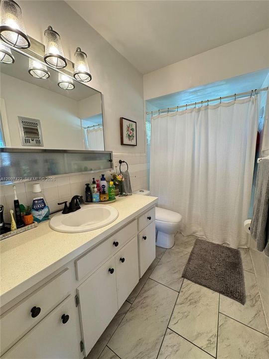 For Sale: $235,000 (2 beds, 2 baths, 1000 Square Feet)