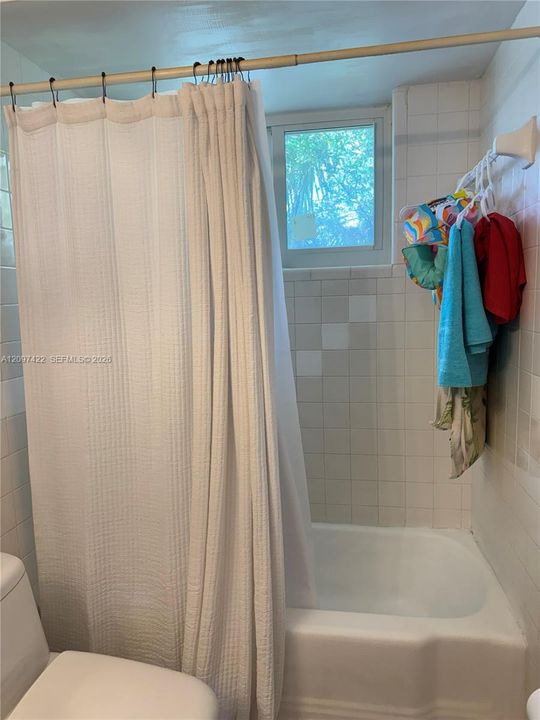For Sale: $235,000 (2 beds, 2 baths, 1000 Square Feet)