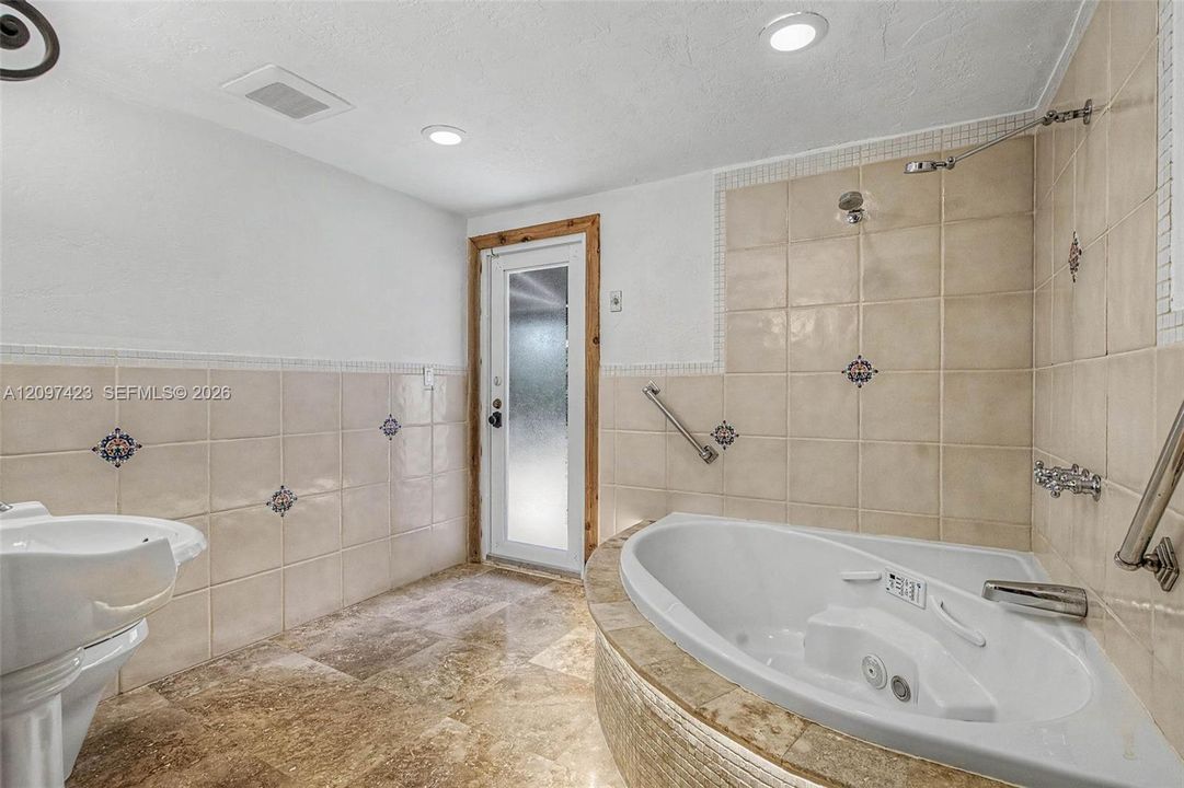 For Rent: $10,000 (4 beds, 3 baths, 3258 Square Feet)