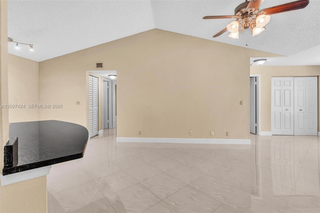 For Rent: $2,195 (2 beds, 2 baths, 1027 Square Feet)