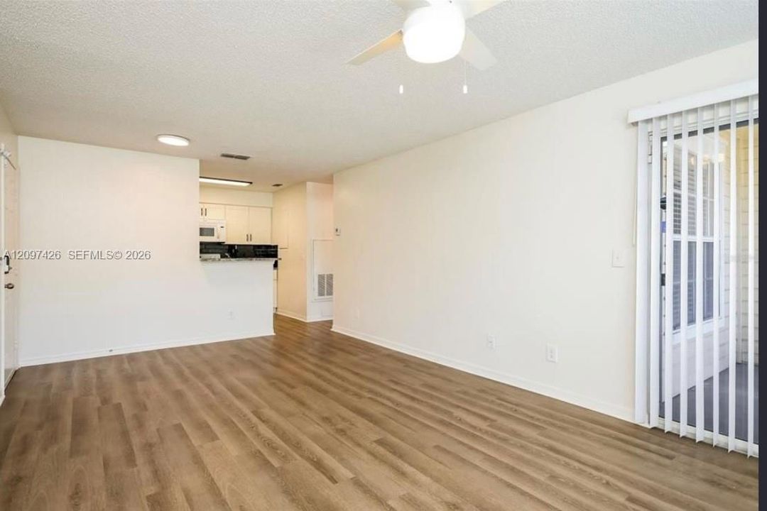 For Rent: $1,400 (1 beds, 1 baths, 627 Square Feet)