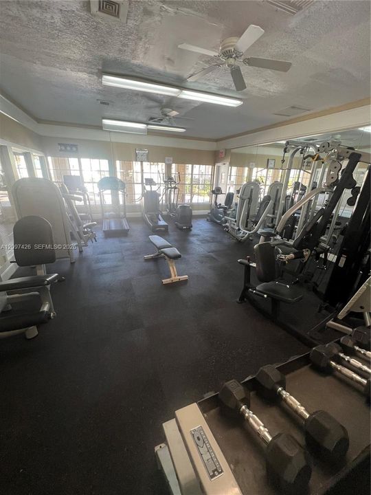 For Rent: $1,400 (1 beds, 1 baths, 627 Square Feet)