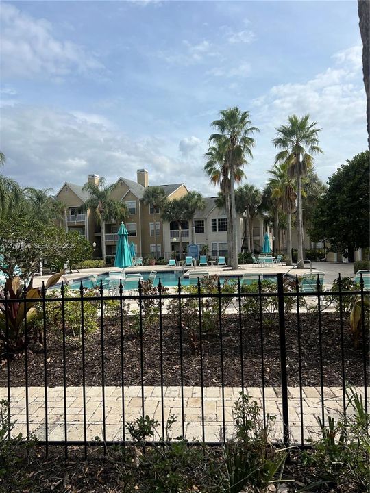 For Rent: $1,400 (1 beds, 1 baths, 627 Square Feet)