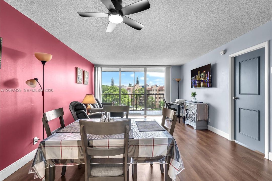 For Sale: $99,900 (1 beds, 1 baths, 780 Square Feet)