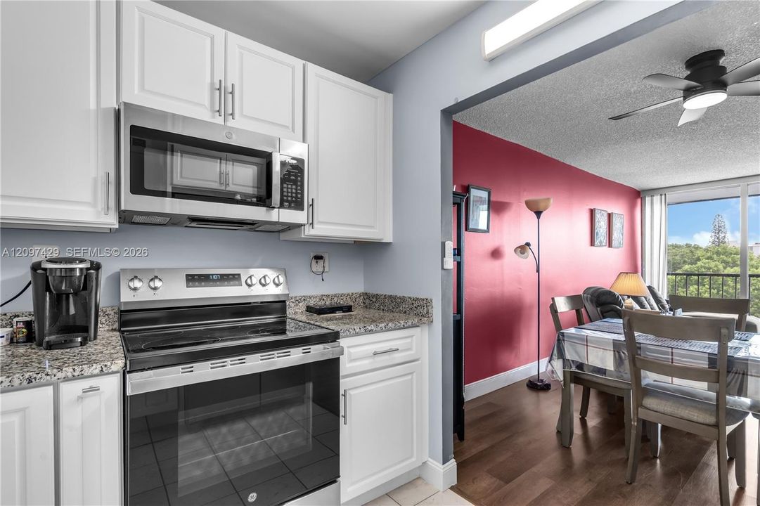 For Sale: $99,900 (1 beds, 1 baths, 780 Square Feet)