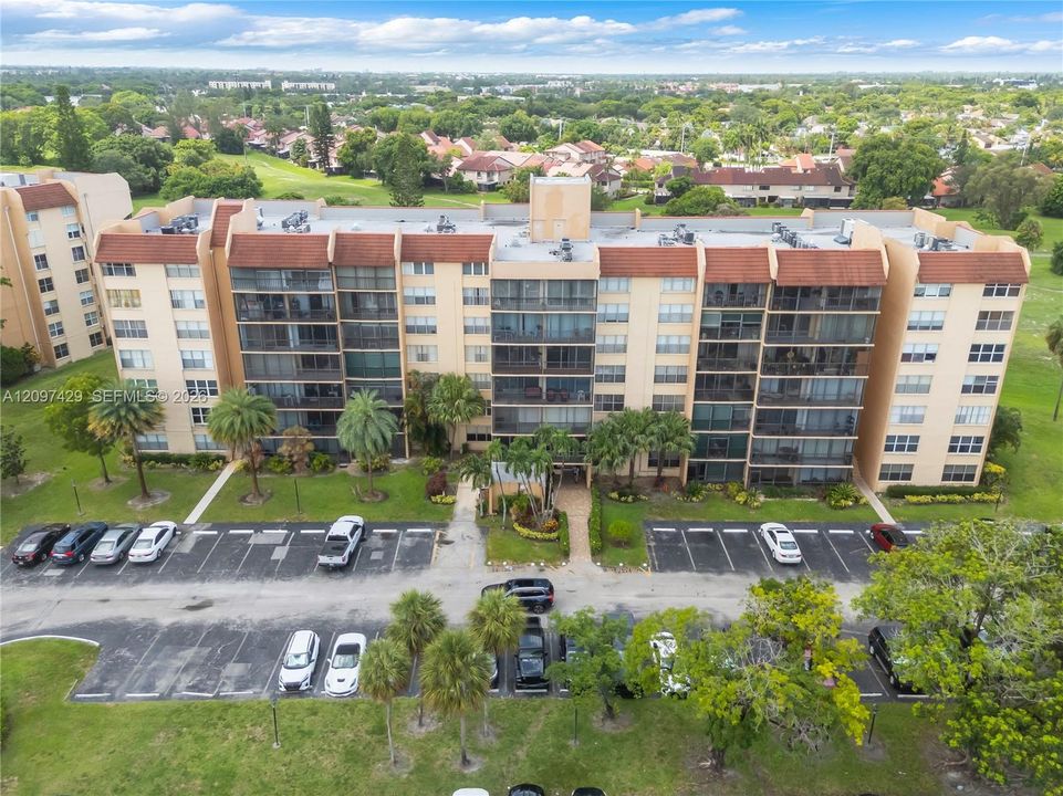 For Sale: $99,900 (1 beds, 1 baths, 780 Square Feet)