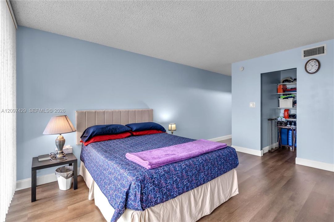 For Sale: $99,900 (1 beds, 1 baths, 780 Square Feet)