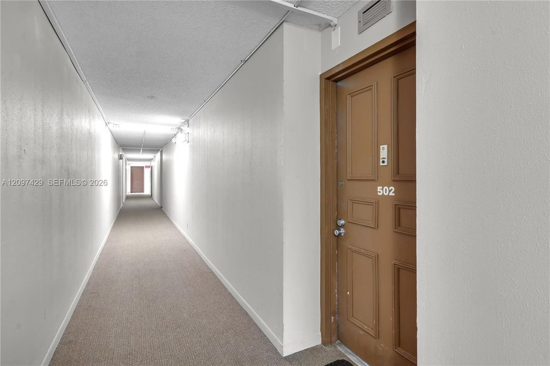 For Sale: $99,900 (1 beds, 1 baths, 780 Square Feet)