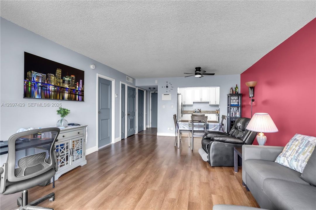 For Sale: $99,900 (1 beds, 1 baths, 780 Square Feet)