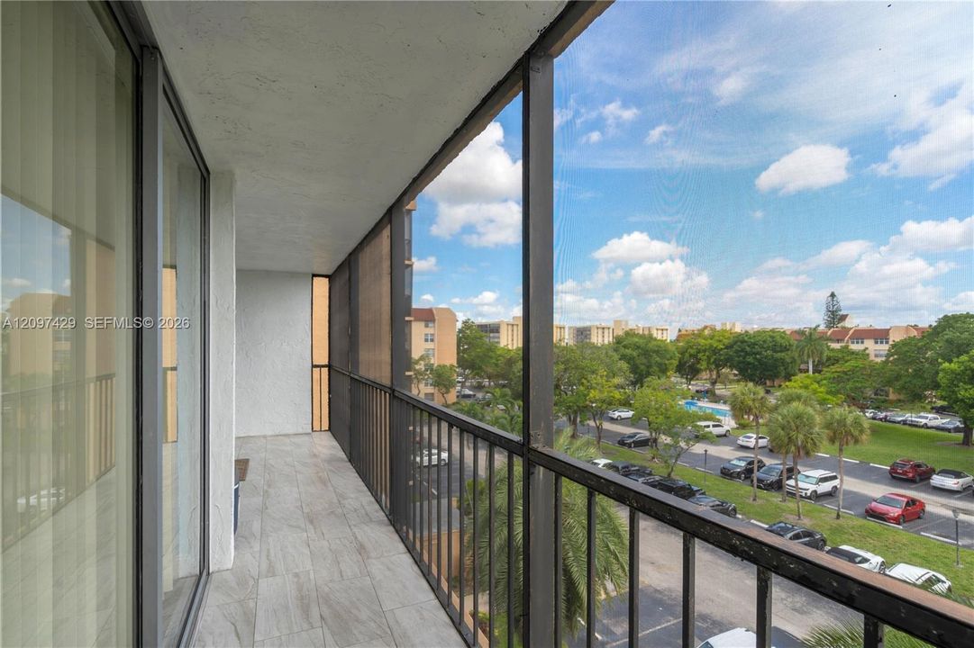 For Sale: $99,900 (1 beds, 1 baths, 780 Square Feet)