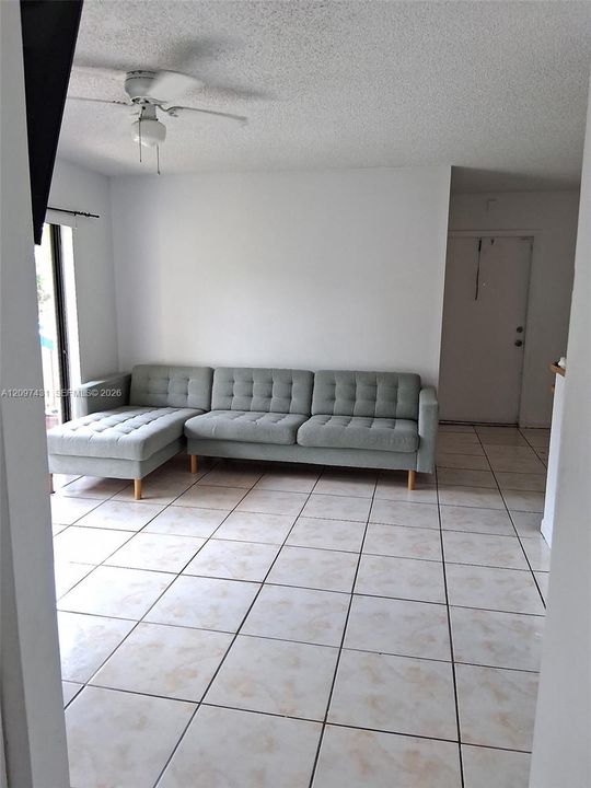 For Sale: $190,000 (2 beds, 2 baths, 816 Square Feet)
