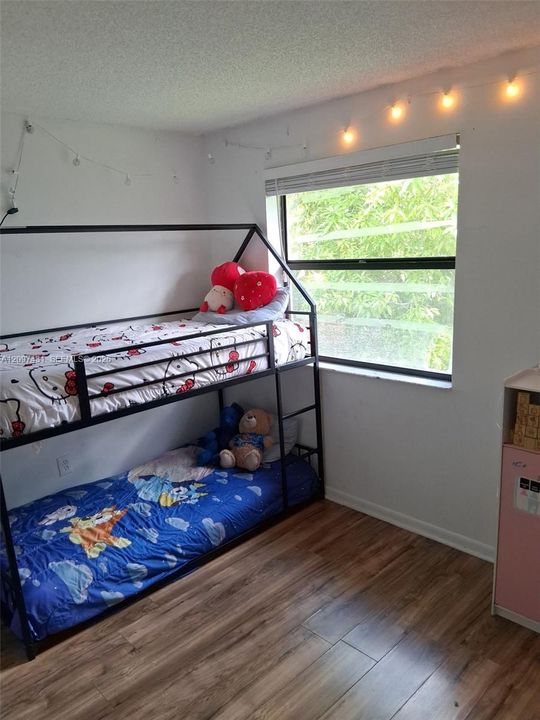 For Sale: $190,000 (2 beds, 2 baths, 816 Square Feet)