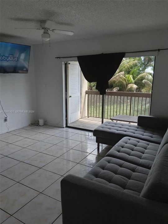 For Sale: $190,000 (2 beds, 2 baths, 816 Square Feet)