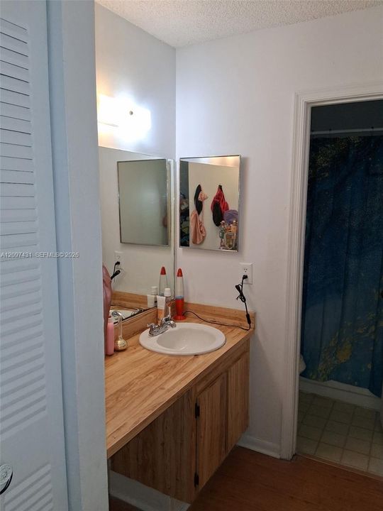For Sale: $190,000 (2 beds, 2 baths, 816 Square Feet)