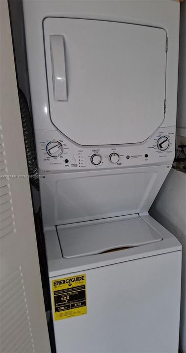 For Sale: $190,000 (2 beds, 2 baths, 816 Square Feet)
