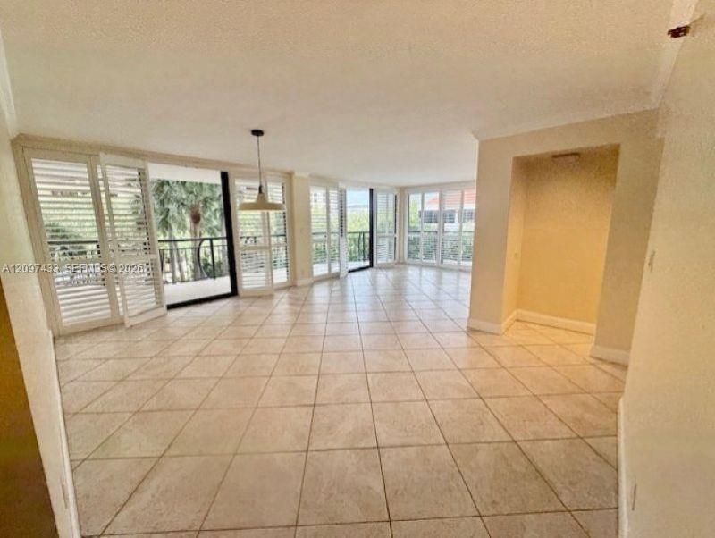 For Sale: $1,179,000 (2 beds, 2 baths, 1142 Square Feet)
