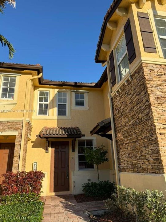 For Rent: $2,500 (3 beds, 3 baths, 1459 Square Feet)