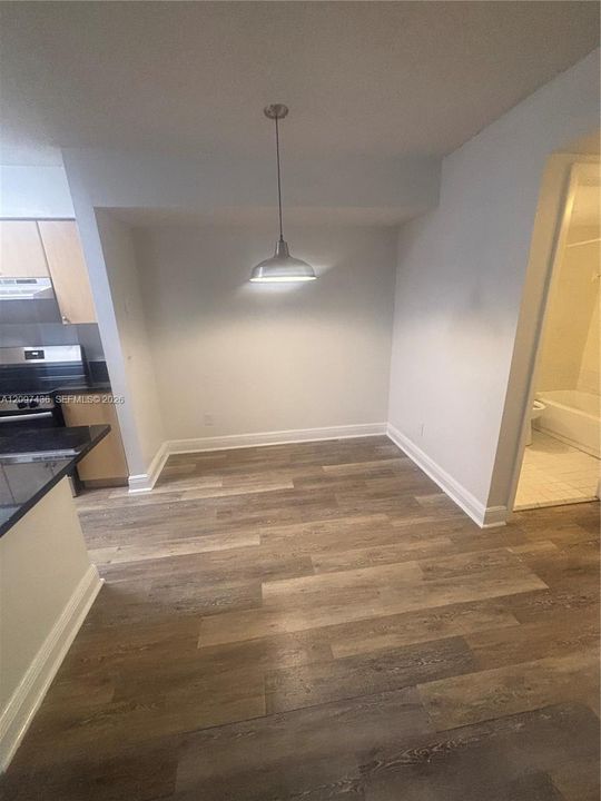 For Rent: $2,000 (2 beds, 2 baths, 932 Square Feet)