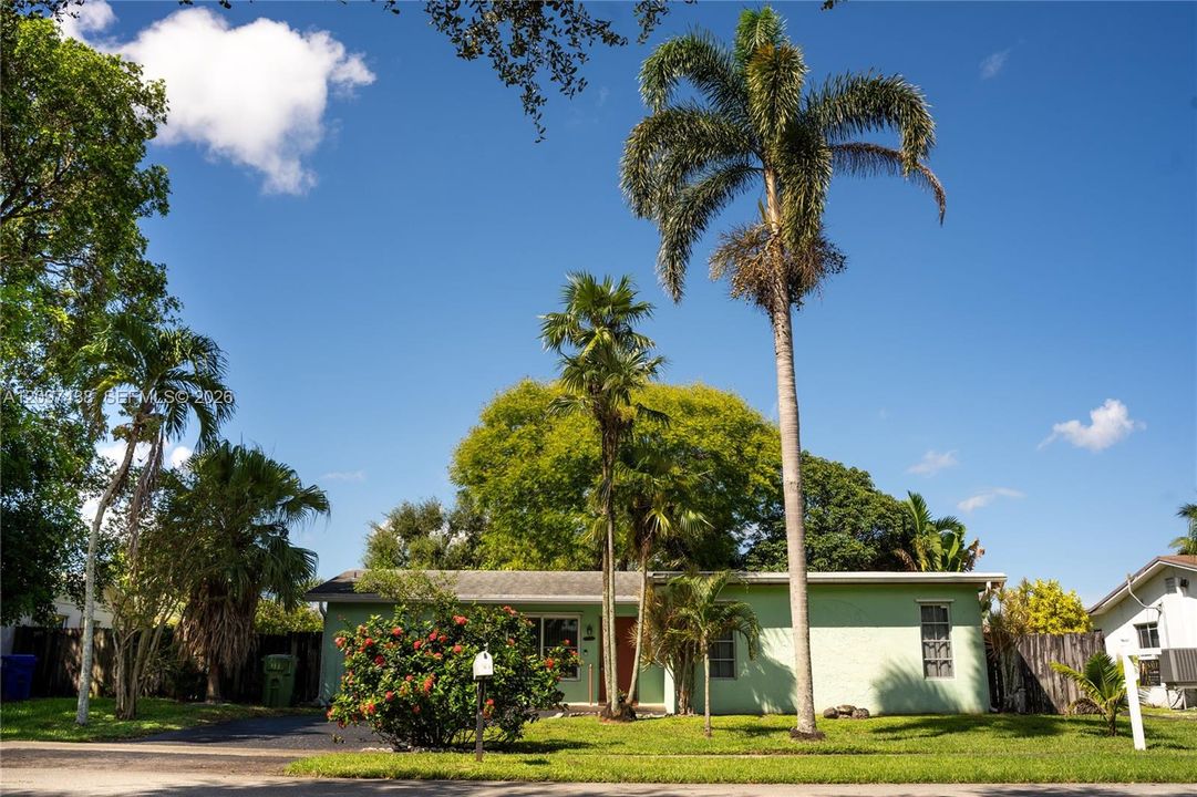 For Sale: $535,000 (2 beds, 2 baths, 1108 Square Feet)
