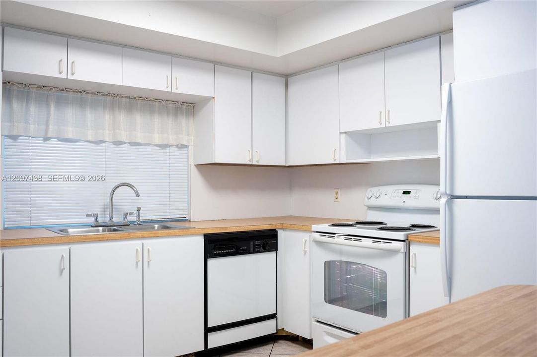 For Sale: $535,000 (2 beds, 2 baths, 1108 Square Feet)