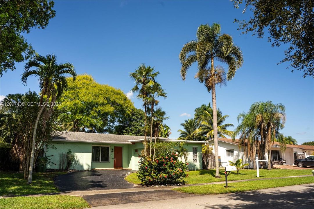 For Sale: $535,000 (2 beds, 2 baths, 1108 Square Feet)